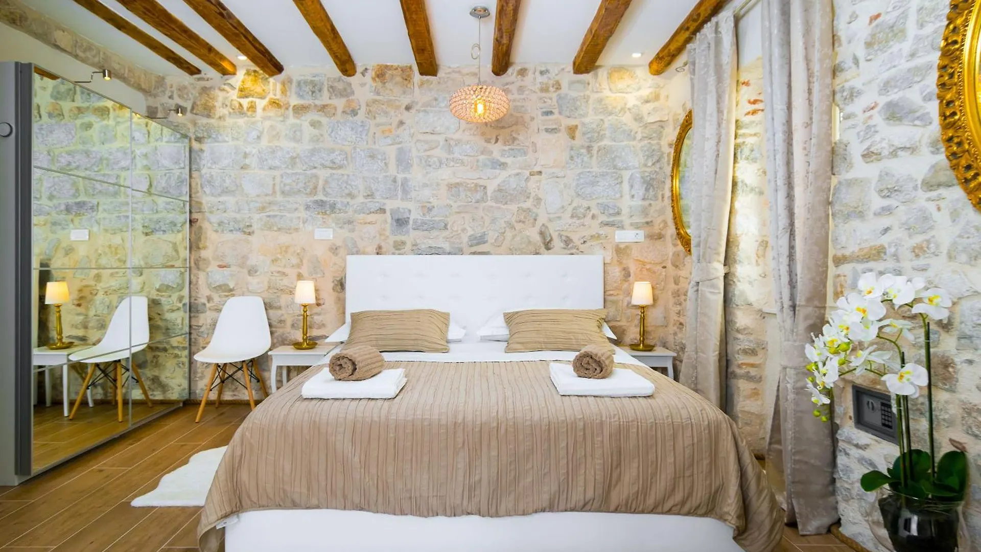 The Palace Collection In Split Centre Croazia